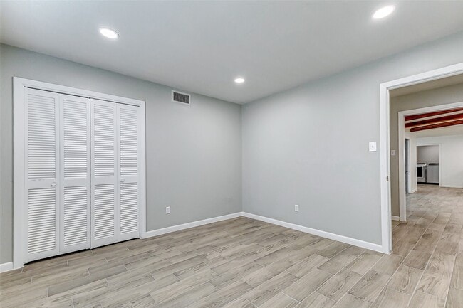 Building Photo - 8319 Bellaire Blvd