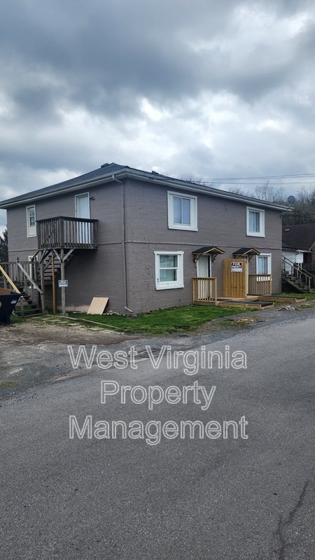 Building Photo - 237 Elm St