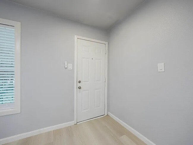 Building Photo - 507 Fly St