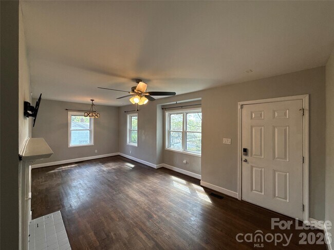 Foto del edificio - 2520 Brentwood Pl