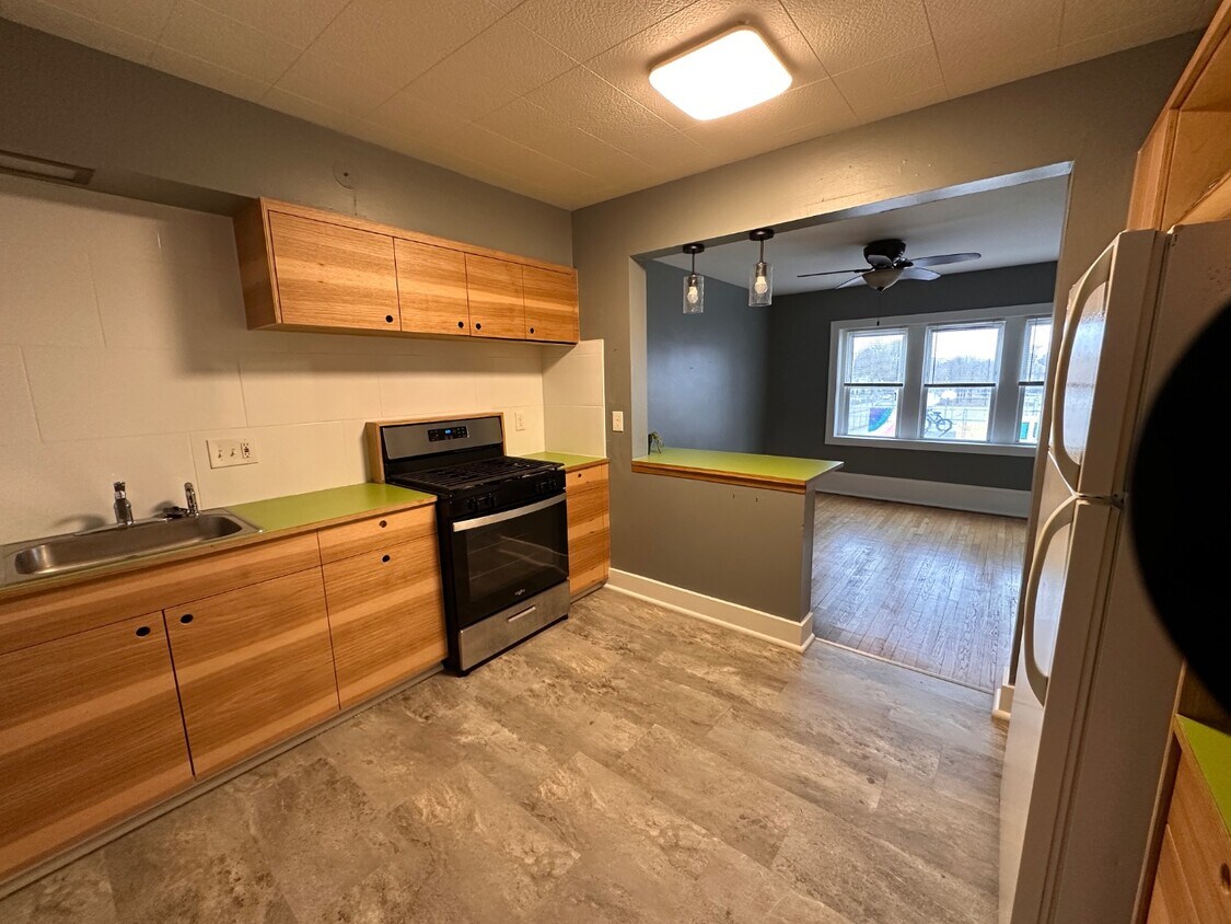 Foto principal - 705 E Center St