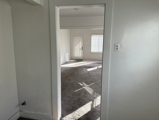 Building Photo - 149 W 41st Pl