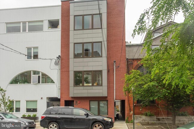 Foto del edificio - 1329 N Randolph St