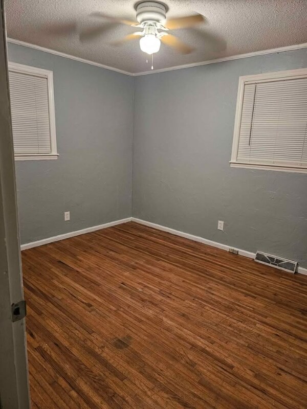 Foto del edificio - 1421 Woodhaven Rd