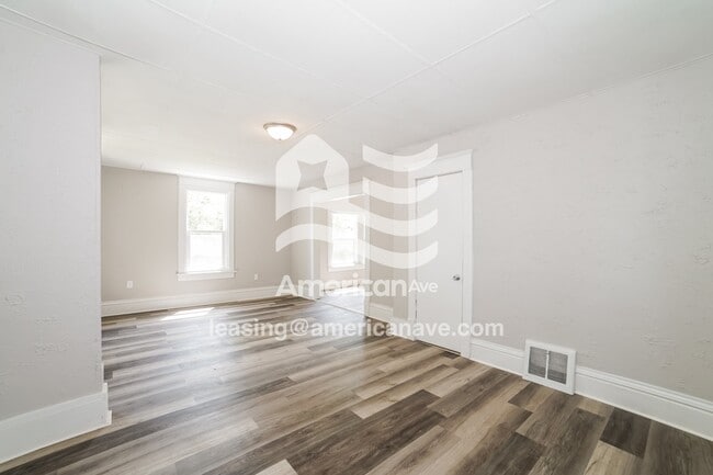 Building Photo - 704 E Gift Ave