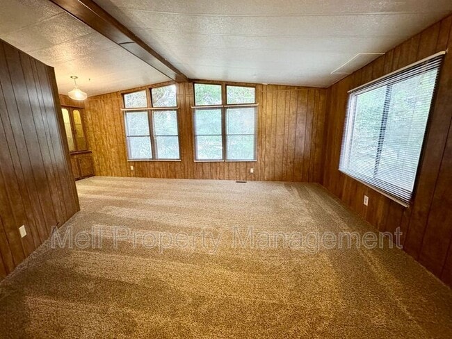 Building Photo - 2050 E Timberlake Dr W