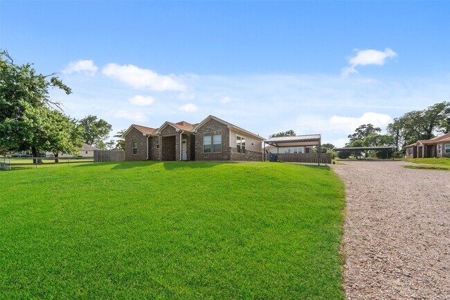 Foto del edificio - 14103 Overstreet Dr