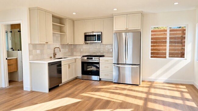 Foto del edificio - 4380 Huntington Dr S