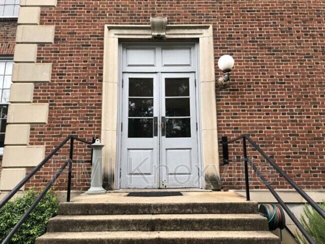 Photo - 523 N Bertrand St Apartment