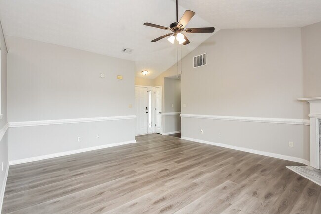 Foto del edificio - 480 Cedarhurst Rd