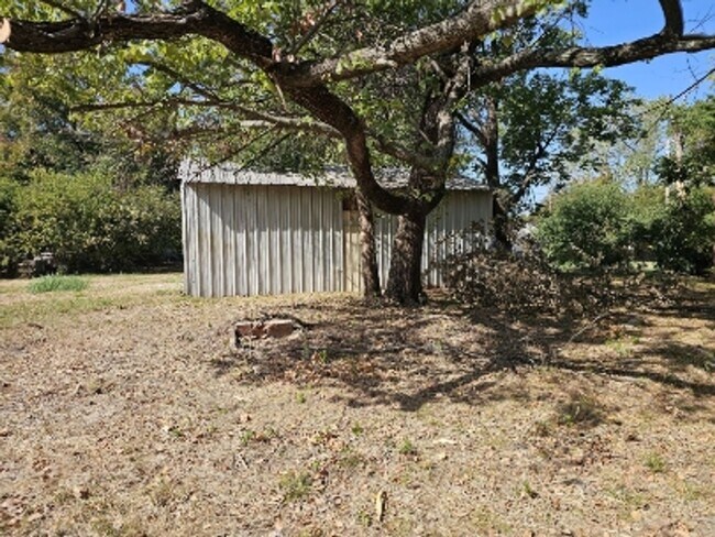 Building Photo - 1107 Esma St