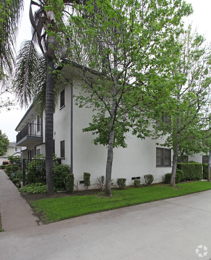 Building Photo - La Bonita Apts