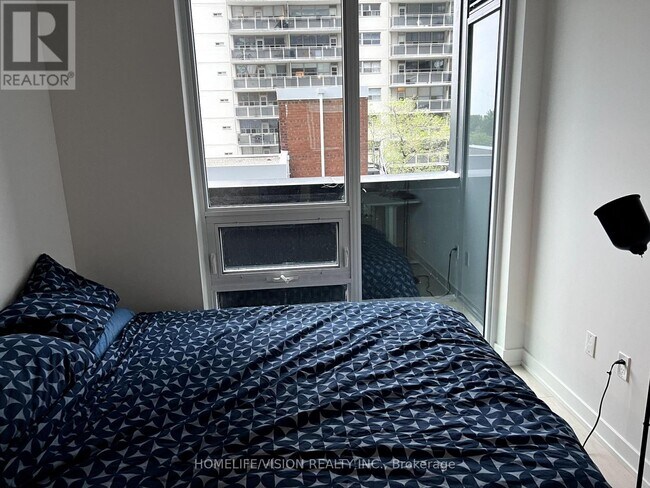 Photo du bâtiment - 117-117 Broadway Ave