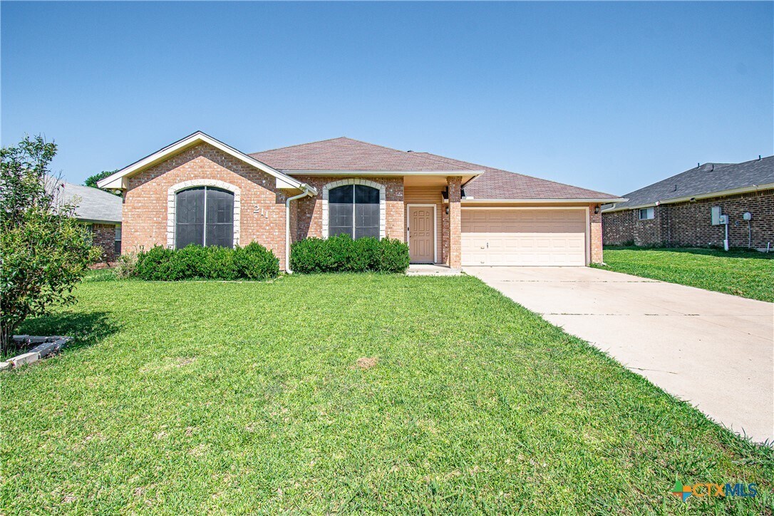 Foto principal - 211 Sims Ridge Dr