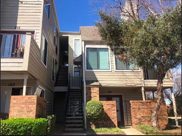 Primary Photo - 11520 N May Ave