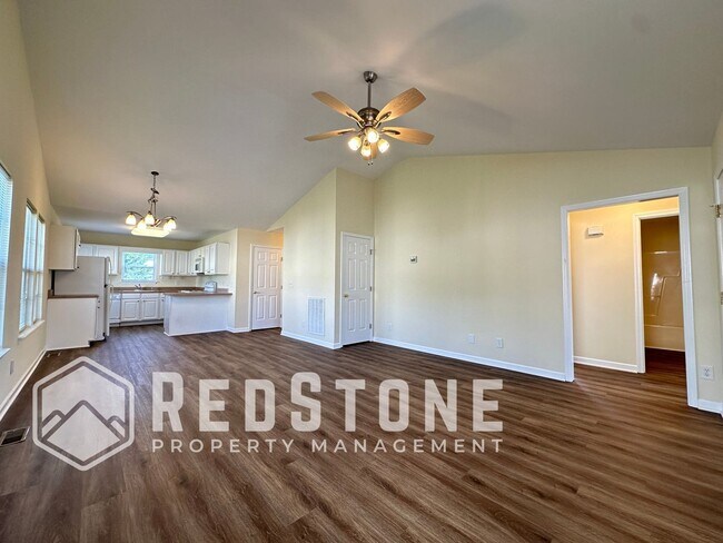 Foto del edificio - 812 Jennings Berry Dr