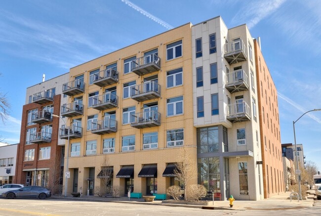 Building Photo - 309 E 5th St