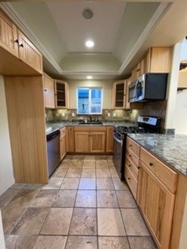 Building Photo - Beautiful 3 bedroom 2 bath Spanish style h...