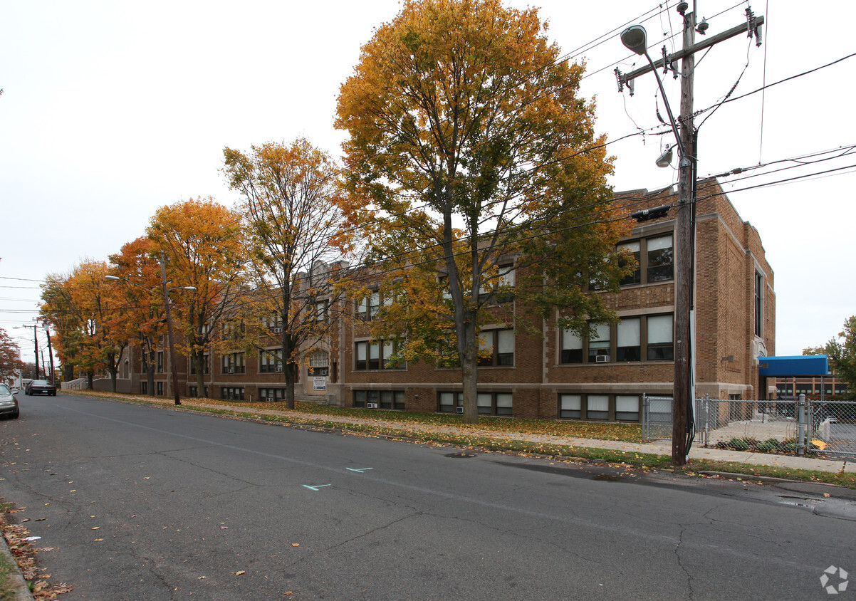 Foto del edificio - The School Apartments