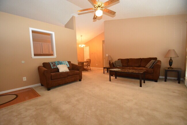Building Photo - 2 Bedroom 2 Bath Second Floor Condo