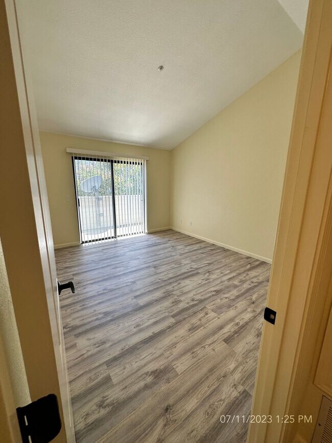Foto del edificio - Upstairs One-bedroom Condo