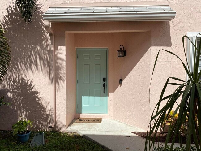 Building Photo - 10790 Pelican Dr