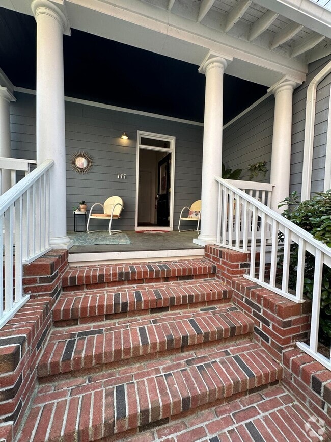 Building Photo - 321 Landing Dr