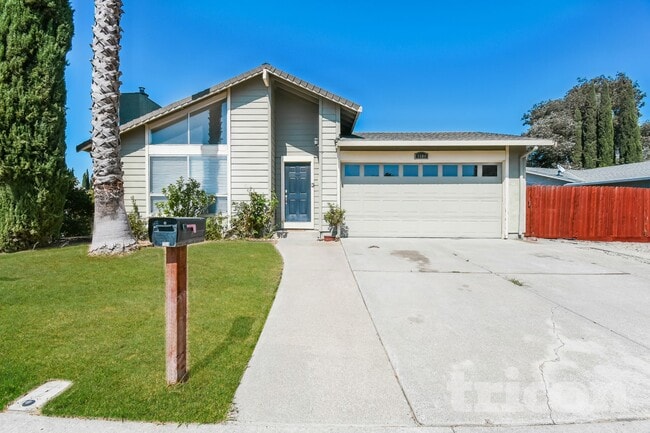 Building Photo - 1104 Waxwing Ln