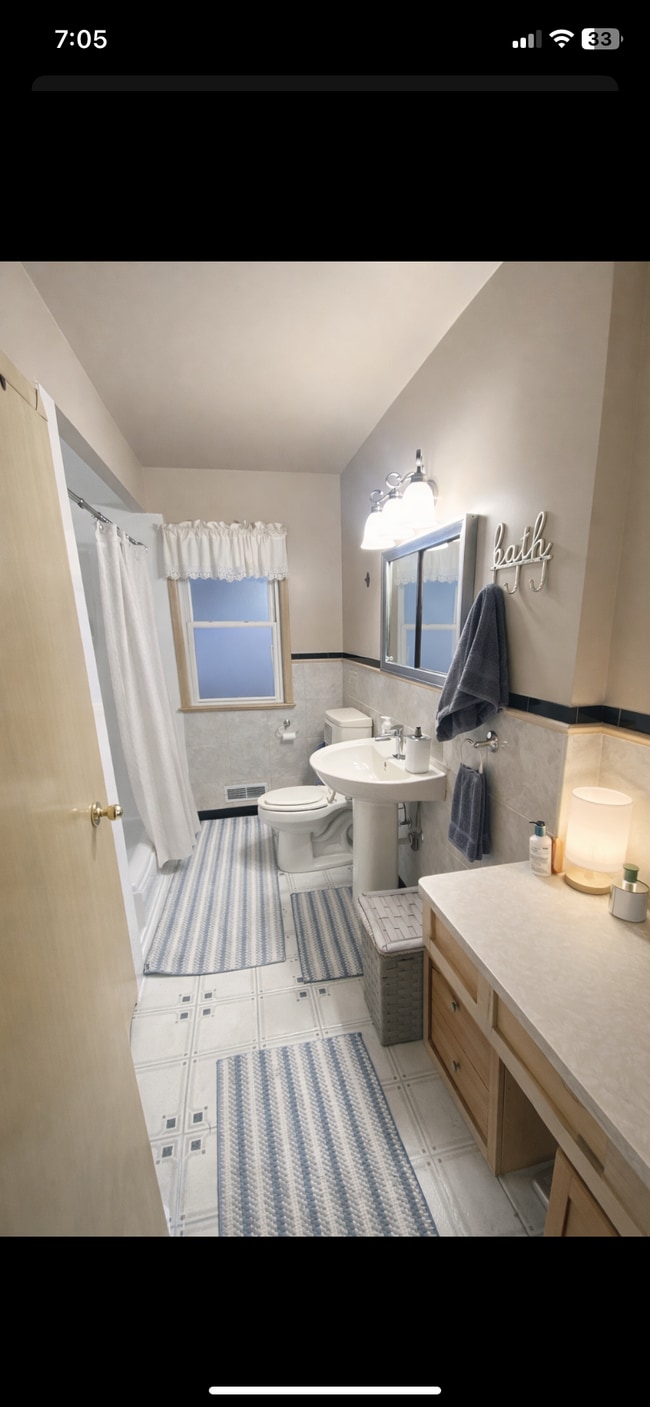 Full bathroom. - 6363 State Rd