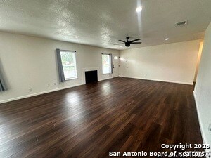 Foto del edificio - 9142 Valley Ridge