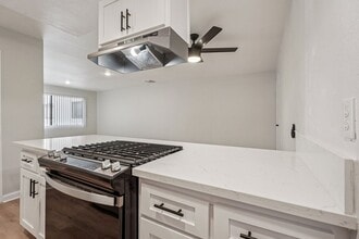 Interior Photo - 420 Windsor Rd