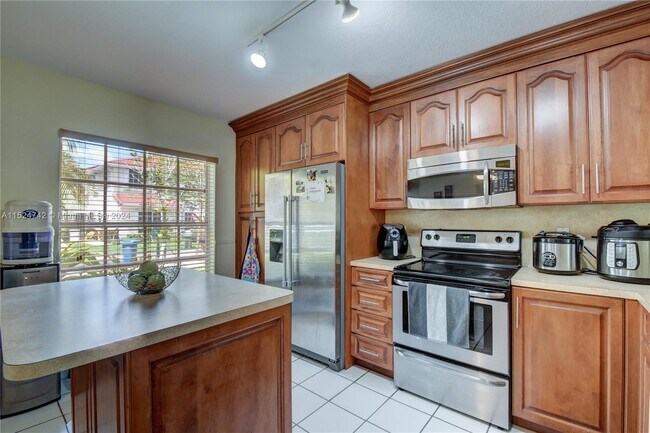 Building Photo - 931 Opal Terrace