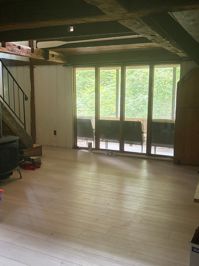 Family room - 976 Hudson River Rd