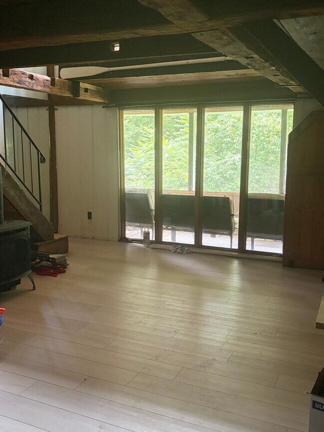 sala de estar - 976 Hudson River Rd