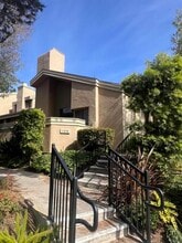 Building Photo - 3230 Caminito Eastbluff