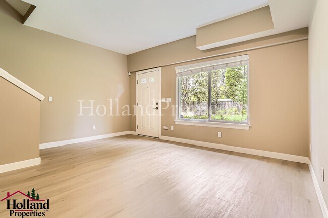 Foto del edificio - Move-In Ready Beaverton Gem with Attached Garage, Utilities included