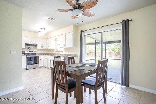Building Photo - 1263 San Matio St