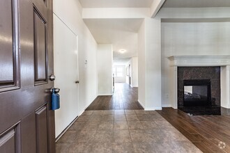 Building Photo - 913 Boxelder Pointe