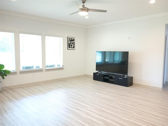 Building Photo - 3335 Balboa Grove Ln