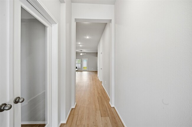 Foto del edificio - 2415 Honeyberry Shrub Dr