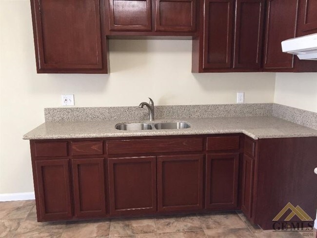 Custom Cabinets W/ Granite Counter tops - 318 S Owens St