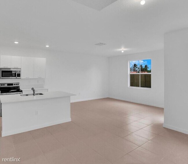 Building Photo - 3 br, 2.5 bath House - 2475 NW 131st St