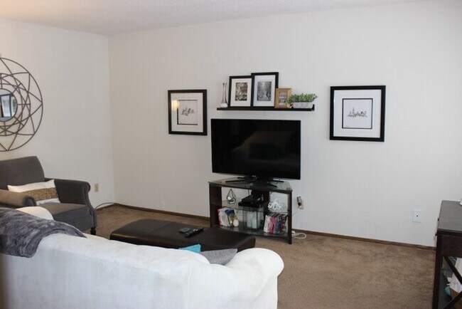 Building Photo - Marcy Holmes Side By Side Duplex, Laundry,...
