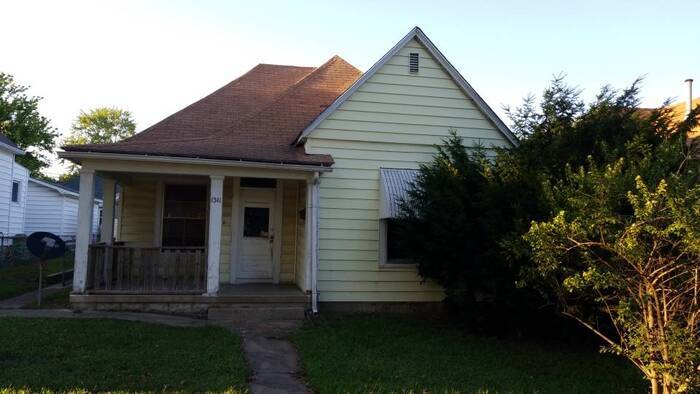 Primary Photo - 1311 E Broadway Blvd