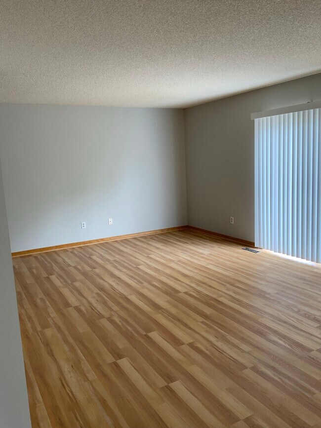 Building Photo - 14358 Hickory Way