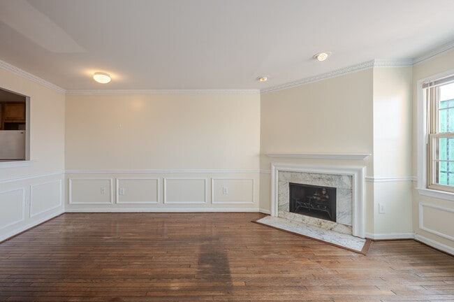Building Photo - 730 7th St SE
