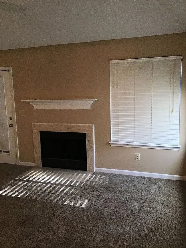 Building Photo - 220 Risdon Way