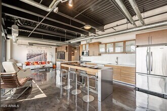 Building Photo - 4020 N Scottsdale Rd