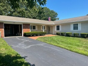 Building Photo - 53 Strathmore Village Dr