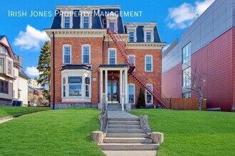 Building Photo - 617 Niagara St